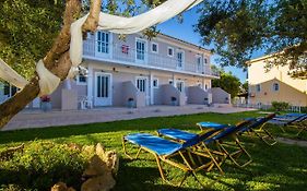 Kondarini's Sea View Studios